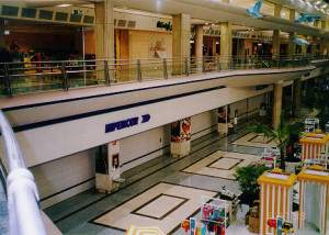 Solución de automatización para un cierre corredero de 93 m en un centro comercial