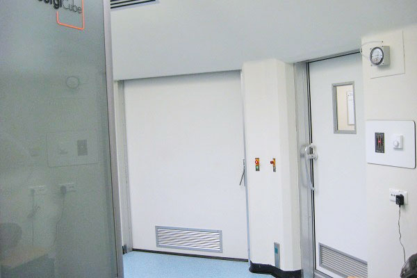 Interlock terminals between operating room doors